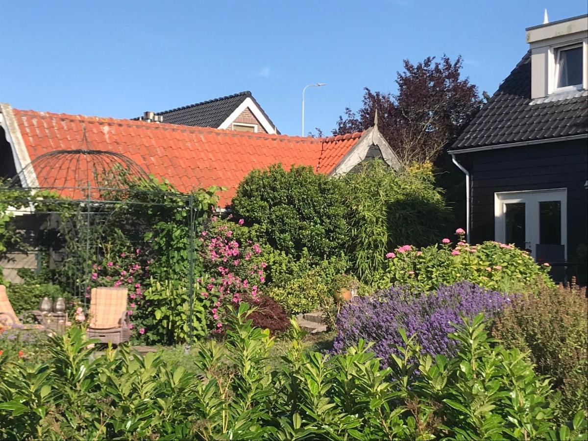 T Huuske Tuinappartement Met Fantastisch Uitzicht, Nabij Zee Zonnemaire Экстерьер фото